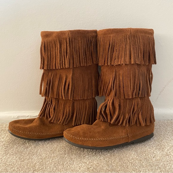 Minnetonka Moccasin Triple Fringed Suede Womens Calf Hi Boots - Picture 1 of 4